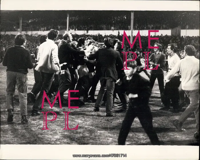 : Rugby - Soccer : Rugby - Soccer