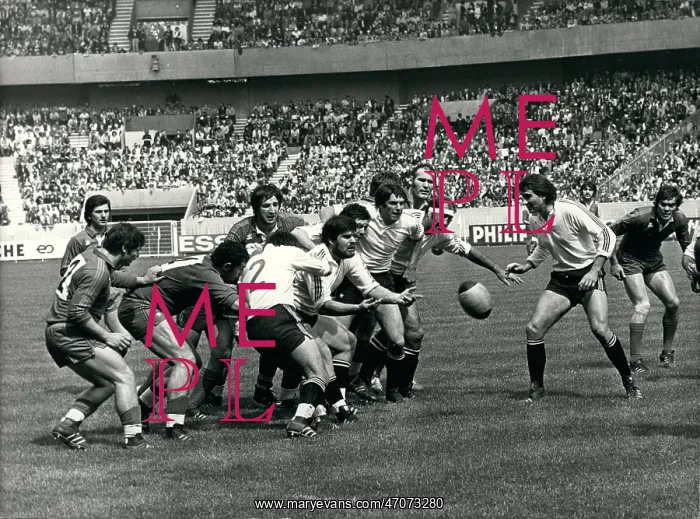 : Rugby - Soccer : Rugby - Soccer