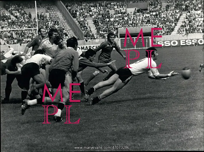 : Rugby - Soccer : Rugby - Soccer