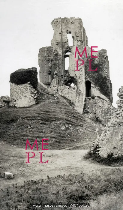: Ruins of Corfe Castle, Dorset : Ruins of Corfe Castle, Dorset