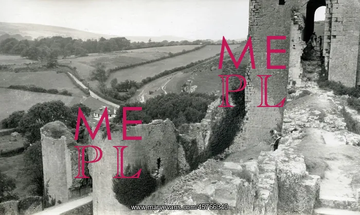 : Ruins of Corfe Castle, Dorset : Ruins of Corfe Castle, Dorset