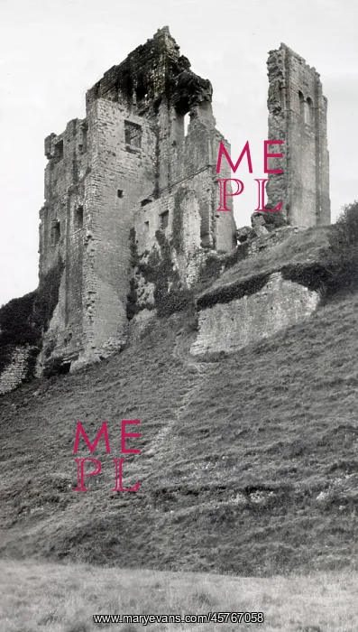 : Ruins of Corfe Castle, Dorset : Ruins of Corfe Castle, Dorset