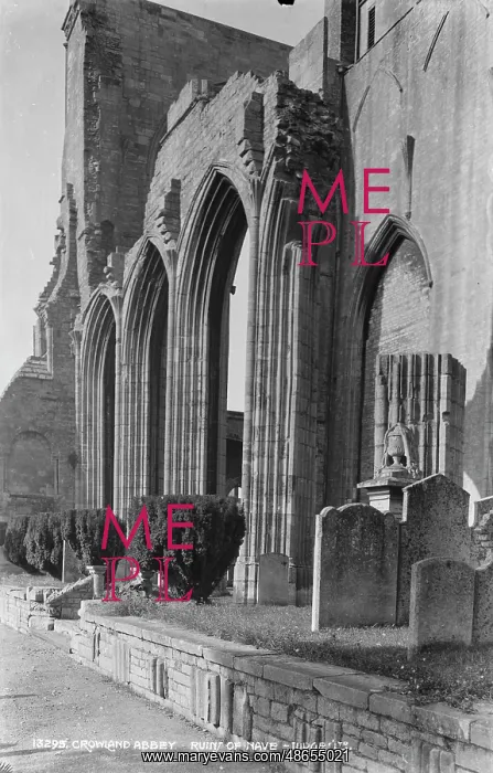 : Ruins of Crowland Abbey : Ruins of Crowland Abbey