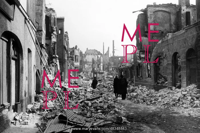 : Ruins in the Karlstrasse in Augsburg, around 1945 : Ruins in the Karlstrasse in Augsburg, around 1945