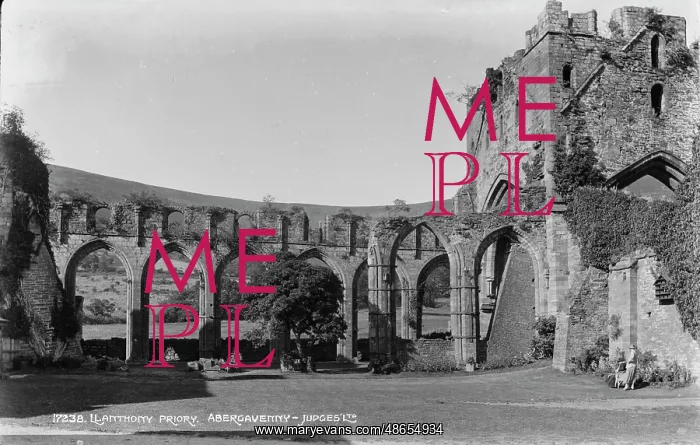 : Ruins of Llanthony Priory : Ruins of Llanthony Priory
