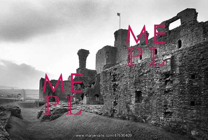 : Ruins of Middleham Castle in Middleham, Wensleydale : Ruins of Middleham Castle in Middleham, Wensleydale