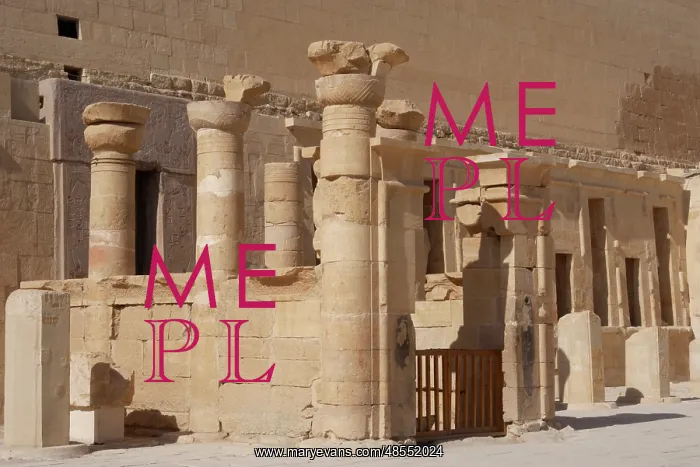 : Ruins of one of the temple next to the Temple of Hatshepsut : Ruins of one of the temple next to the Temple of Hatshepsut
