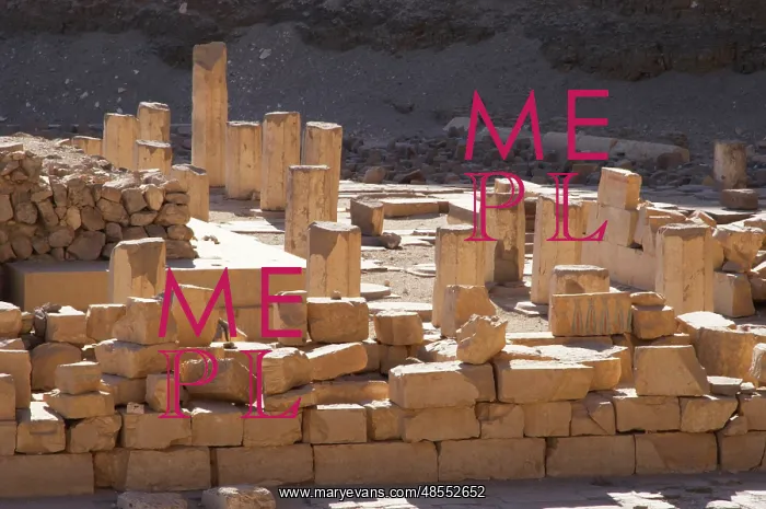: Ruins of one of the temple next to the Temple of Hatshepsut : Ruins of one of the temple next to the Temple of Hatshepsut
