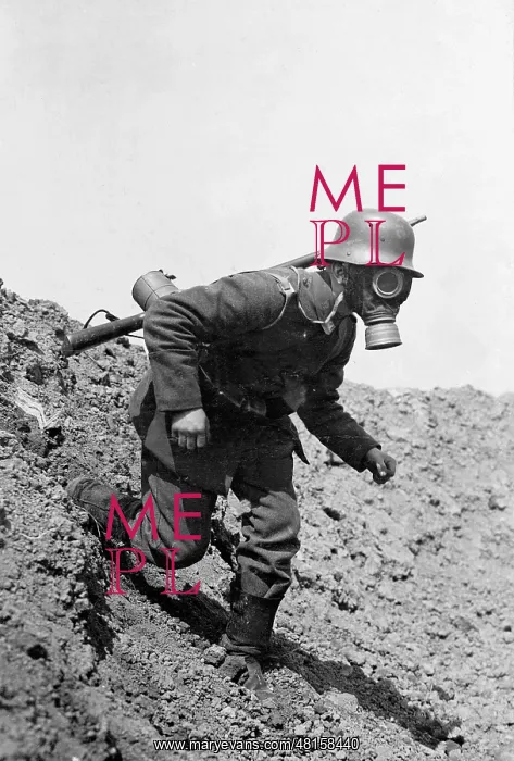 : Runner with a gas mask in the First World War : Runner with a gas mask in the First World War