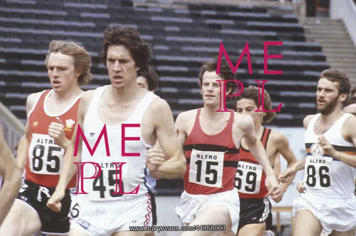  : RUNNERS. Runners jostling for position on the race track