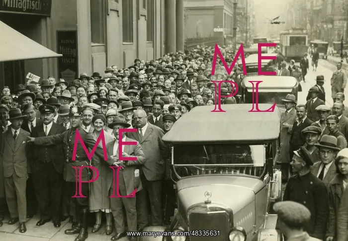 : Rush of depositors, 1931 : Rush of depositors, 1931