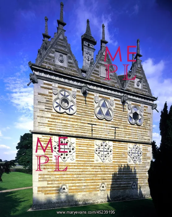  : Rushton Triangular Lodge