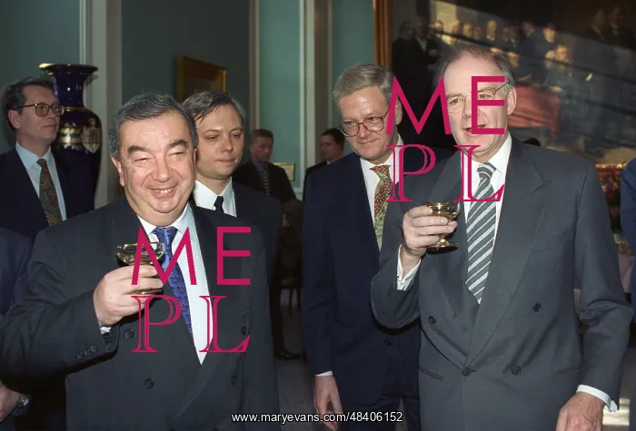 : Russia Foreign Minister Primakov and Chairman : Russia Foreign Minister Primakov and Chairman