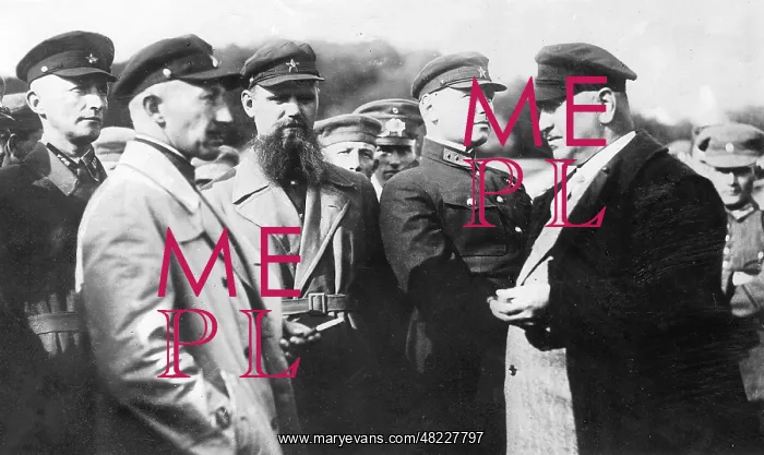 : Russian generals as guests at maneuvers of the Reichswehr : Russian generals as guests at maneuvers of the Reichswehr