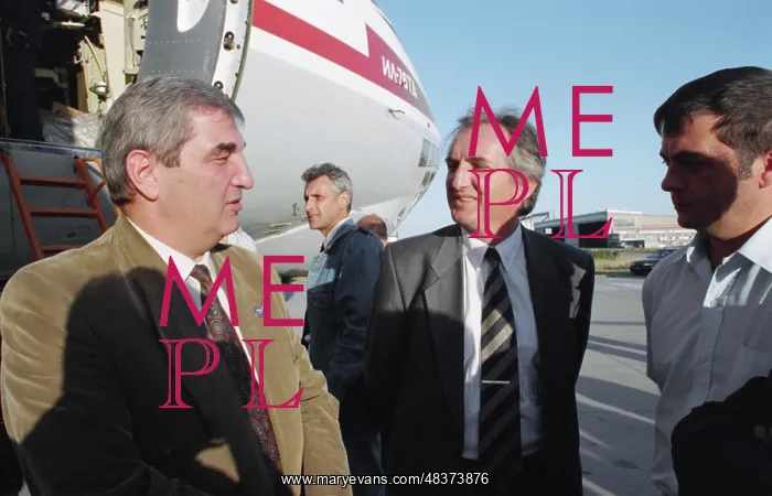 : Russian humanitarian aid for Serbian refugees : Russian humanitarian aid for Serbian refugees