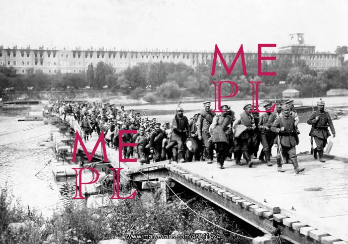 : Russian prisoners of war cross a bridge, 1915 : Russian prisoners of war cross a bridge, 1915