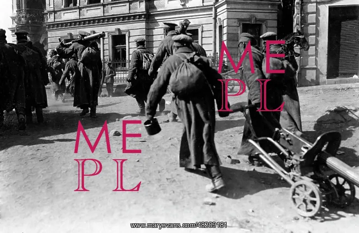 : Russian prisoners of war with machine guns, 1915 : Russian prisoners of war with machine guns, 1915