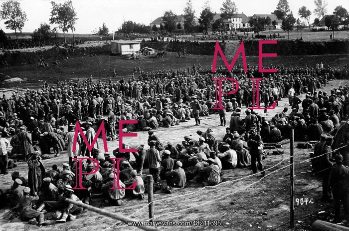 : Russian prisoners of war supplied with water, 1915 : Russian prisoners of war supplied with water, 1915