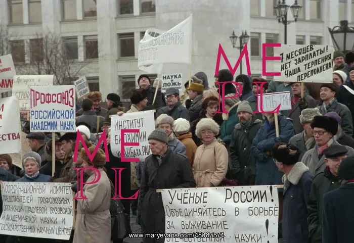 : Russian scientists picket in Moscow : Russian scientists picket in Moscow