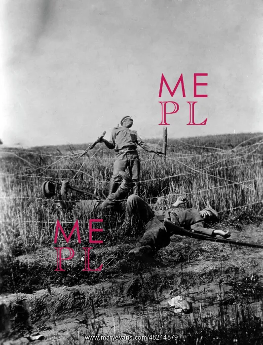 : Russian soldiers in a barbed wire fence at the Eastern Front : Russian soldiers in a barbed wire fence at the Eastern Front