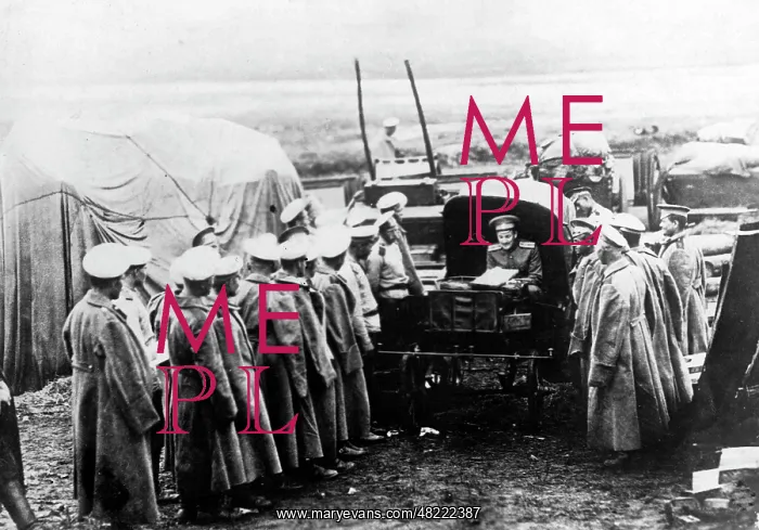: Russian soldiers receive their pay, 1915 : Russian soldiers receive their pay, 1915