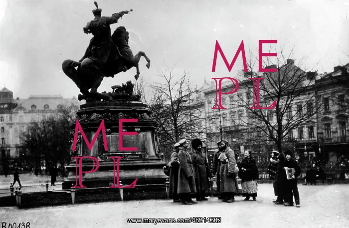 : Russian troops at the monument of Sobieski in Lviv, 1914 : Russian troops at the monument of Sobieski in Lviv, 1914
