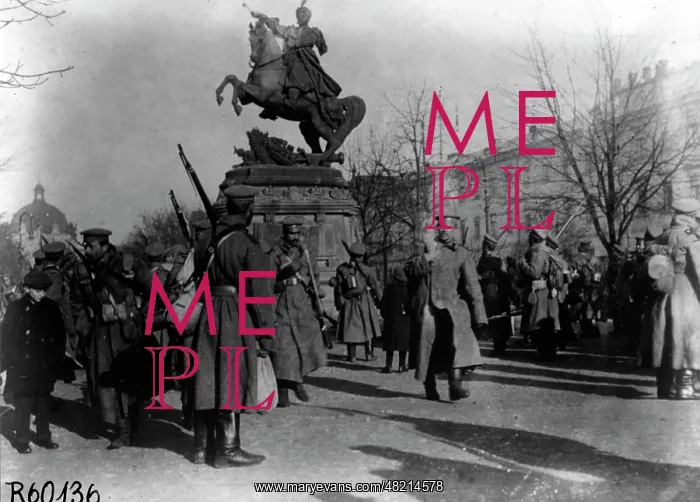 : Russian troops at the monument of Sobieski in Lviv, 1914 : Russian troops at the monument of Sobieski in Lviv, 1914