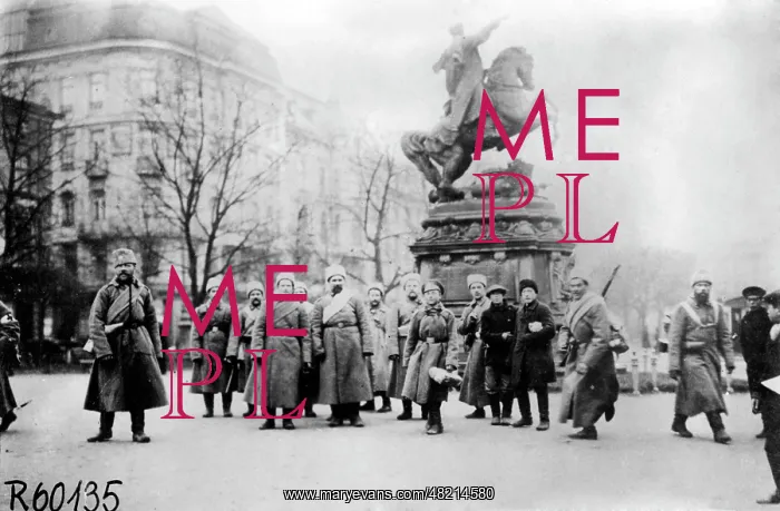 : Russian troops at the monument of Sobieski in Lviv, 1914 : Russian troops at the monument of Sobieski in Lviv, 1914