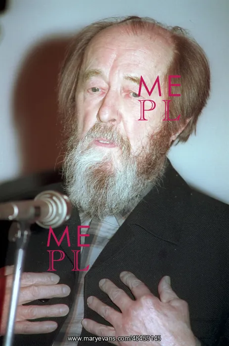 : Russian writer Alexander Solzhenitsyn pays last : Russian writer Alexander Solzhenitsyn pays last