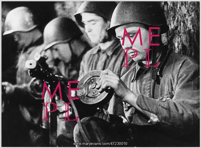 : RUSSIANS IN TRENCH : RUSSIANS IN TRENCH
