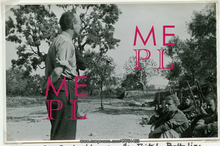 : Bill Rust addressing the British Battalion : Bill Rust addressing the British Battalion