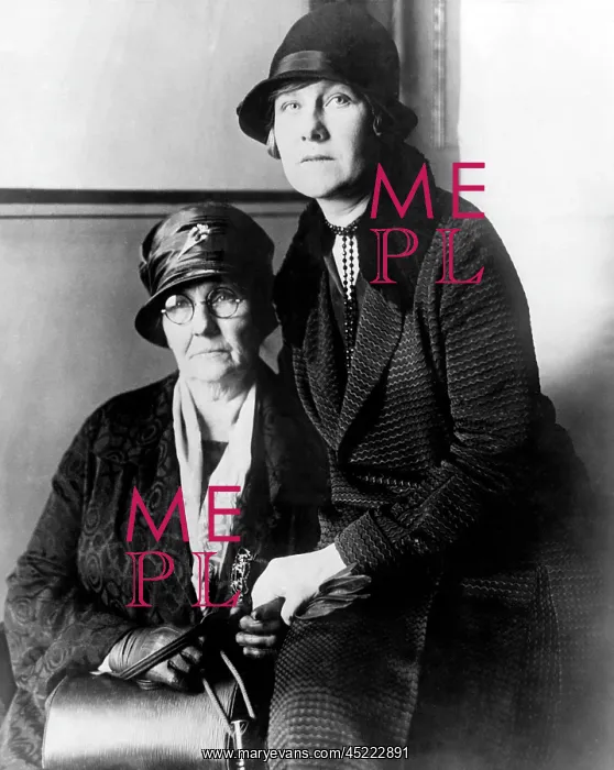 : Ruth Snyder (right), Sentenced to death ? : Ruth Snyder (right), Sentenced to death ?