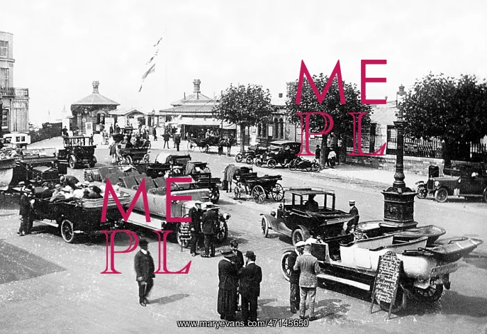  : Ryde Esplanade Isle of Wight probably 1920s