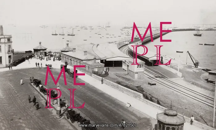 : Ryde Pier on the Isle of Wight : Ryde Pier on the Isle of Wight