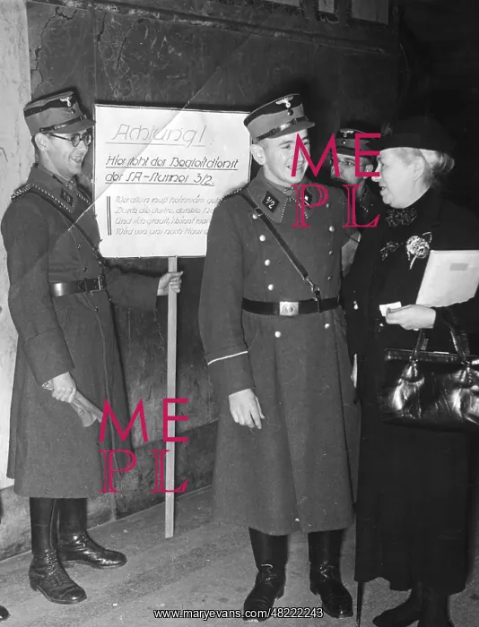 : SA escort service after blackout in Berlin, 1939 : SA escort service after blackout in Berlin, 1939