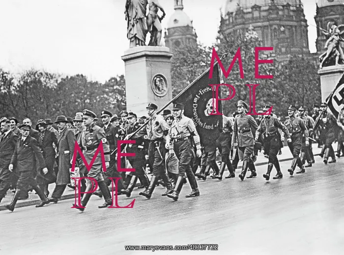 : SA march in front of the Berlin Castle, around 1930 : SA march in front of the Berlin Castle, around 1930
