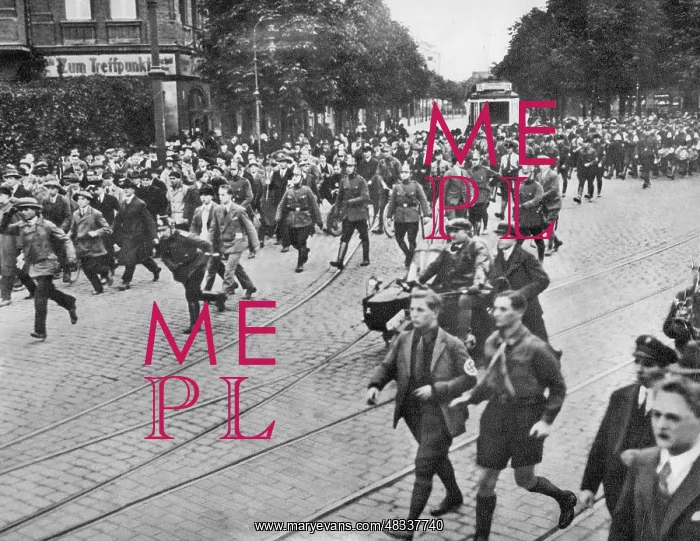 : SA-march in Berlin-Neukoelln, 1929 : SA-march in Berlin-Neukoelln, 1929
