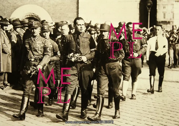 : SA men are marching in Vienna - Alfred Eduard : SA men are marching in Vienna - Alfred Eduard