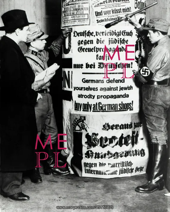 : The SA paste posters to a Litfasssaule advertising column : The SA paste posters to a Litfasssaule advertising column