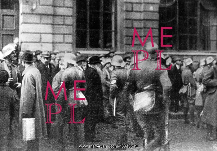 : SA unit during the Beer Hall Putsch in Munich, 1923 : SA unit during the Beer Hall Putsch in Munich, 1923