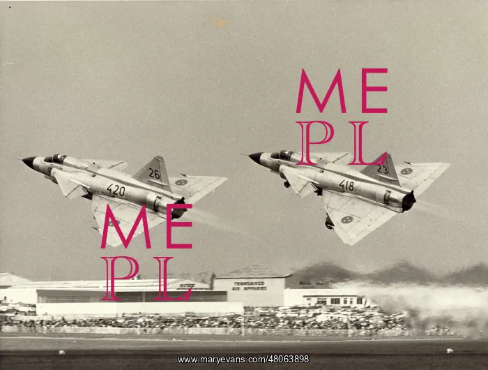 : Two Saab JA37 Viggens : Two Saab JA37 Viggens