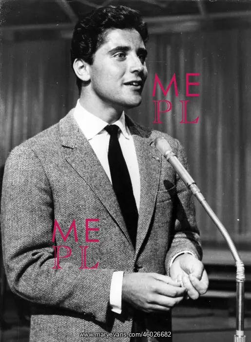  : Sacha Distel