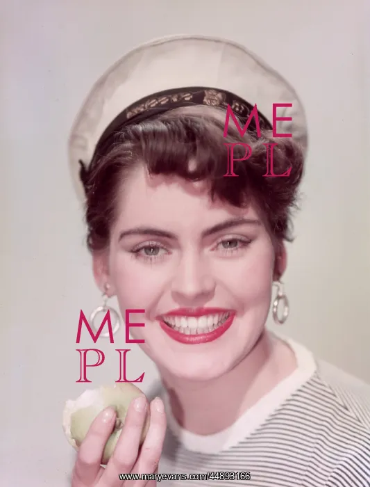 : SAILOR GIRL AND APPLE : SAILOR GIRL AND APPLE