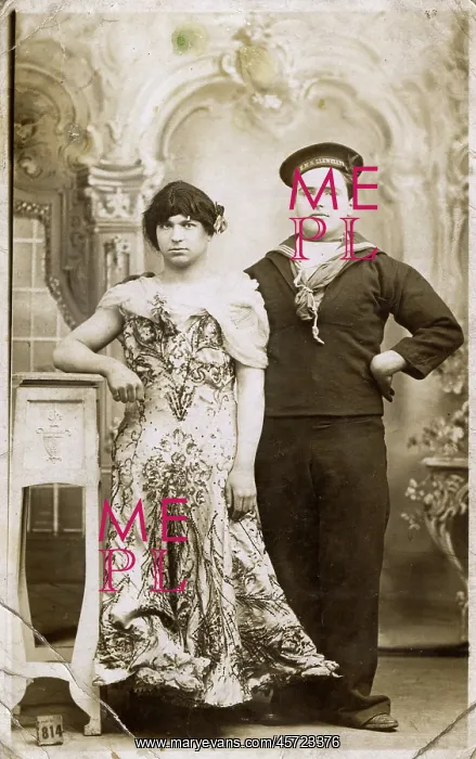 : A sailor and his girl - Studio shot : A sailor and his girl - Studio shot
