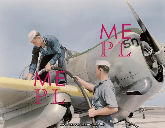 : Sailor mechanics refueling an SNC advanced : Sailor mechanics refueling an SNC advanced