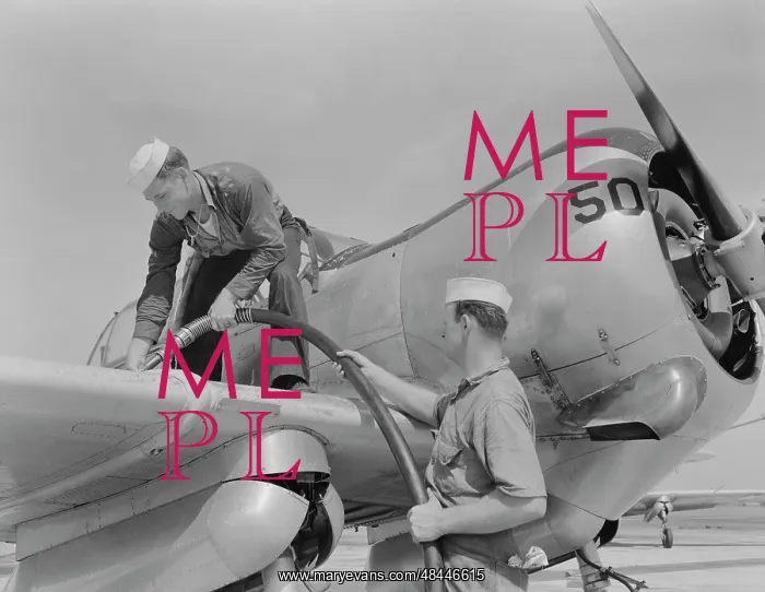: Sailor mechanics refueling an SNC advanced : Sailor mechanics refueling an SNC advanced