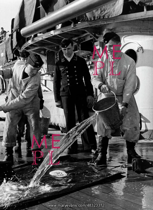: Sailors on board German warships : Sailors on board German warships