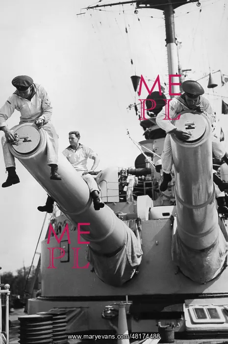  : Sailors on a German warship, 1933