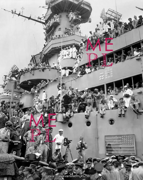 : Sailors, spectators, and photographers on the : Sailors, spectators, and photographers on the