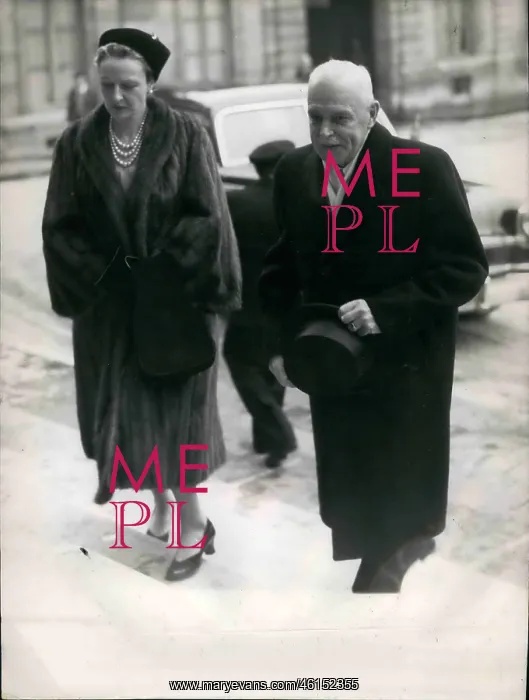 : Saint Laurent, PM of Canada, and daughter, in Paris : Saint Laurent, PM of Canada, and daughter, in Paris